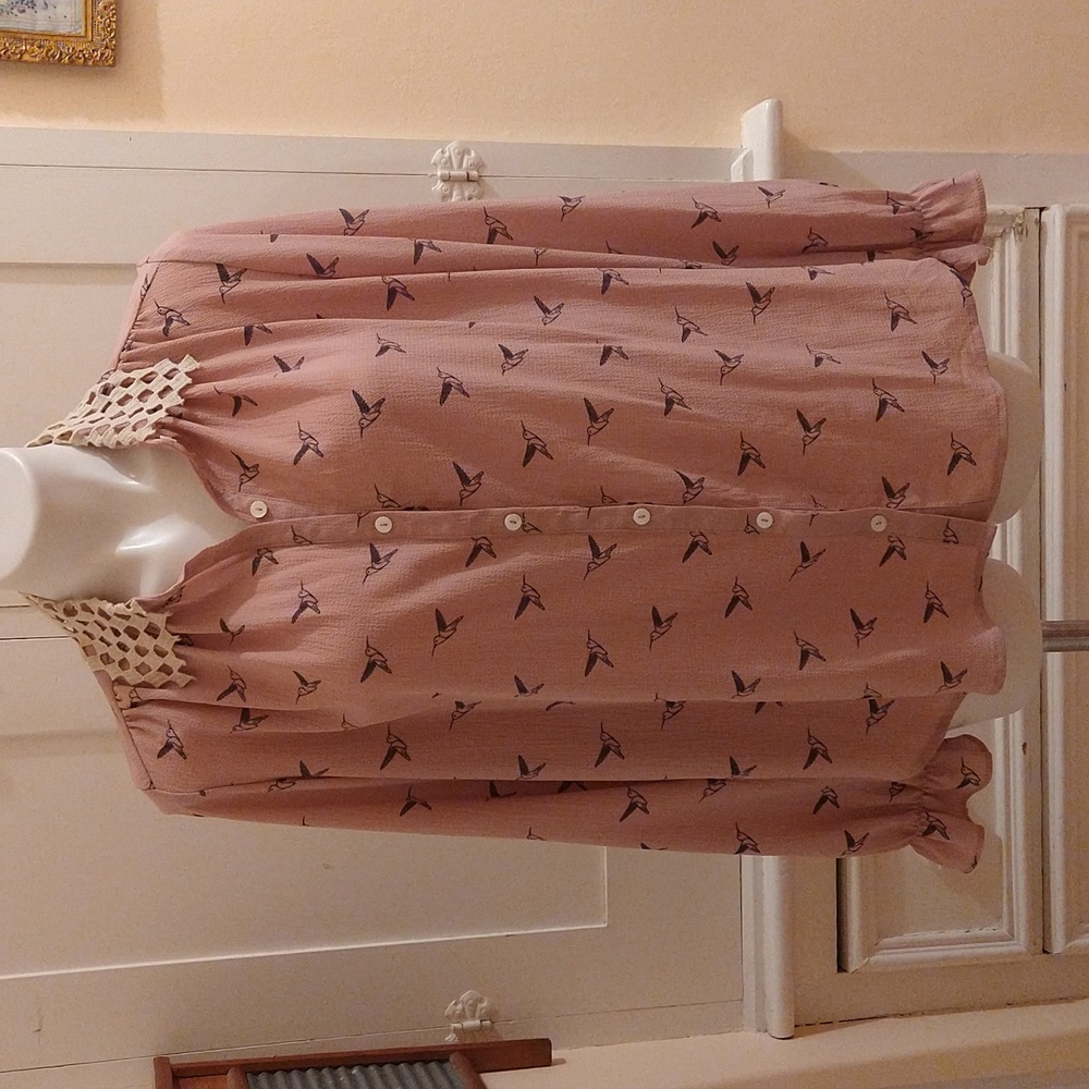I. Madeline dusty rose hummingbird print blouse Sz S